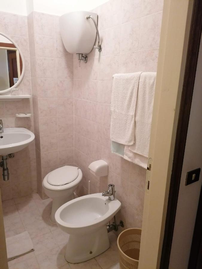 Camere Da Anna Maria Асизи Екстериор снимка